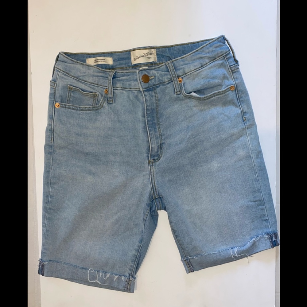 Universal Thread Women's Bermuda  Shorts Size 8/29 R